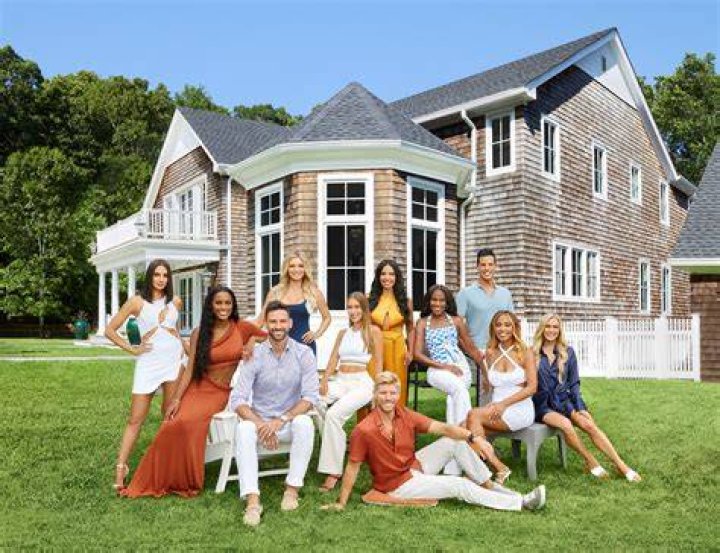 
“Brings it on herself”: Summer House fans slam Danielle Olivera for becoming involved in the Kyle-Carl drama 