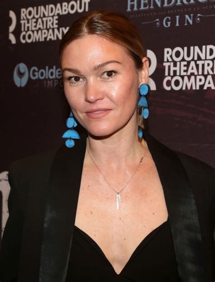 
Julia Stiles Health Update: Does The Lake Cast Have An Illness? 