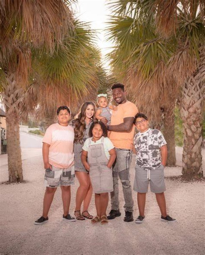 
Shaq Barrett family: Who is wife Jordanna and children Shaquil, Braylon, Aaliyah and Arrayah? 