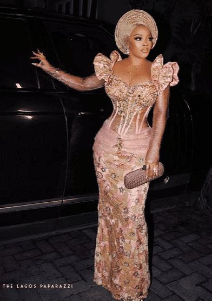 
Toke Makinwa’s Hips In New Owambe Style Sparks Reactions 